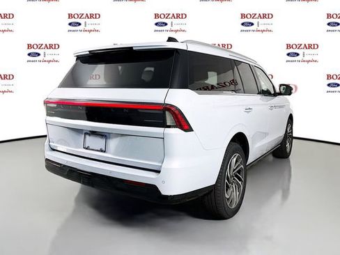 New 2026 Lincoln Navigator Reserve AWD/4WD image 8