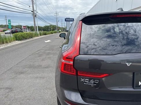 Certified 2025 Volvo XC60 B5 Plus AWD/4WD image 10