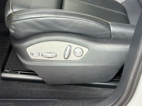 Certified 2024 Porsche Macan AWD/4WD image 15
