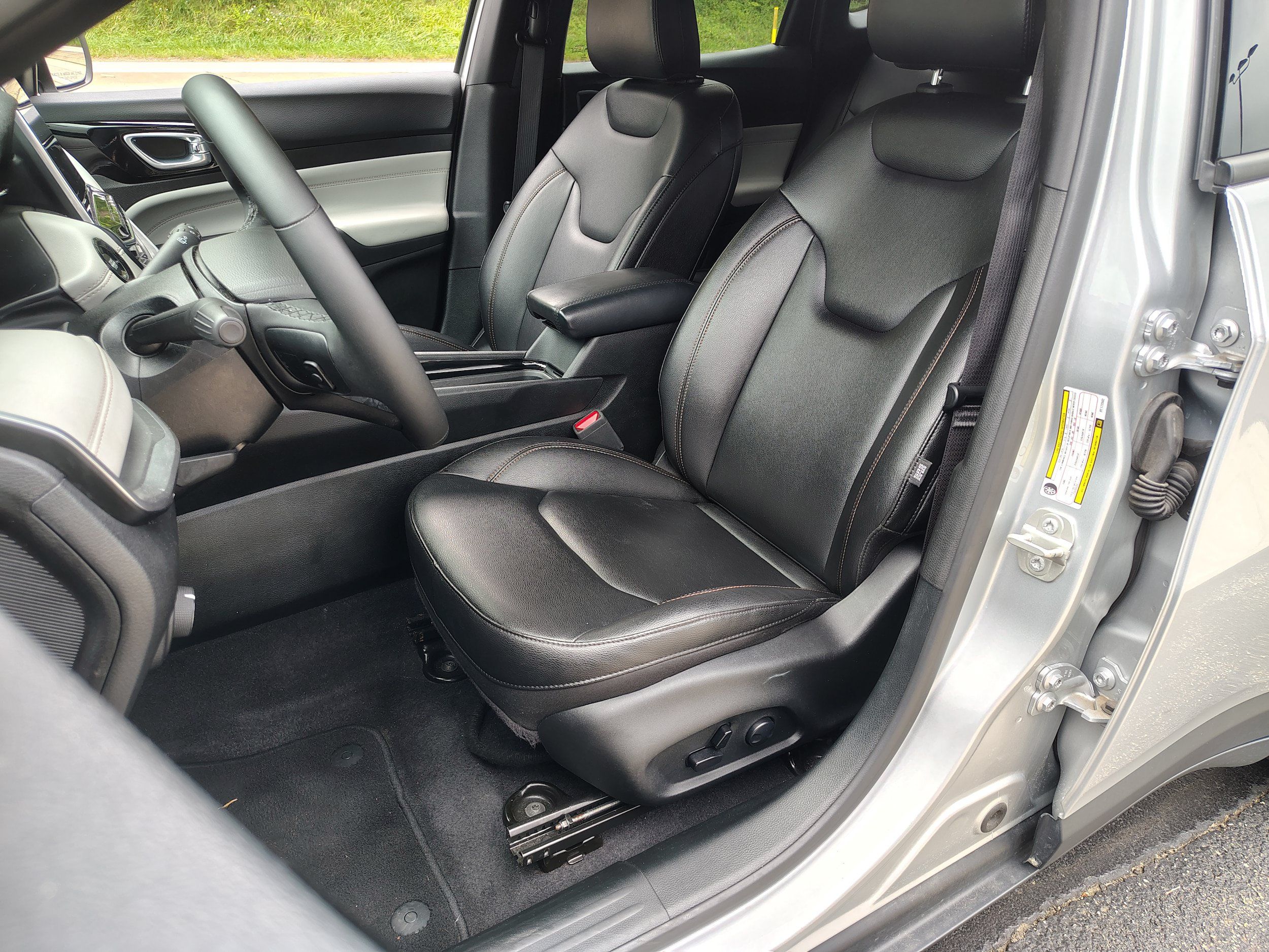 Certified 2024 Jeep Compass Limited w/ Sun and Sound Group AWD/4WD image 16
