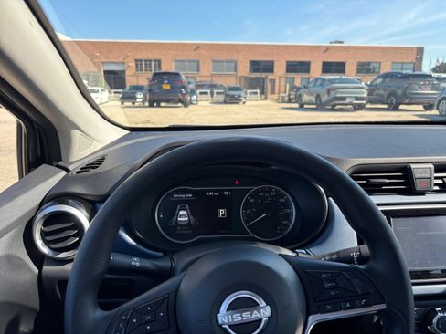 Used 2025 Nissan Versa SV FWD image 31
