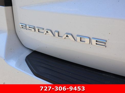 Used 2021 Cadillac Escalade Premium Luxury RWD image 9