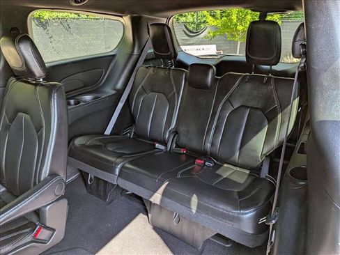 Used 2025 Chrysler Pacifica Select FWD image 28
