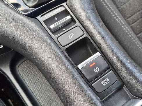 Certified 2026 Honda HR-V LX image 16