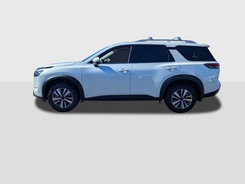 New 2025 Nissan Pathfinder SL image 2