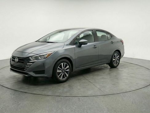 Used 2025 Nissan Versa SV image 3