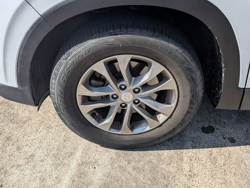 Used 2019 Hyundai Santa Fe SE image 9