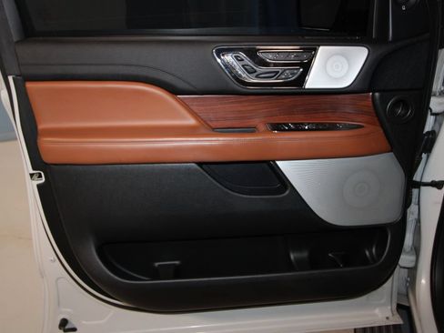 Used 2020 Lincoln Navigator Reserve w/ Equipment Group 208A Reserve AWD/4WD image 5