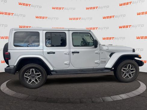 Used 2024 Jeep Wrangler Unlimited Sahara AWD/4WD image 6