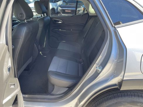 Used 2025 Chevrolet Trax LT image 24