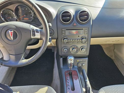 Used 2009 Pontiac G6 Sedan w/ Preferred Package image 11