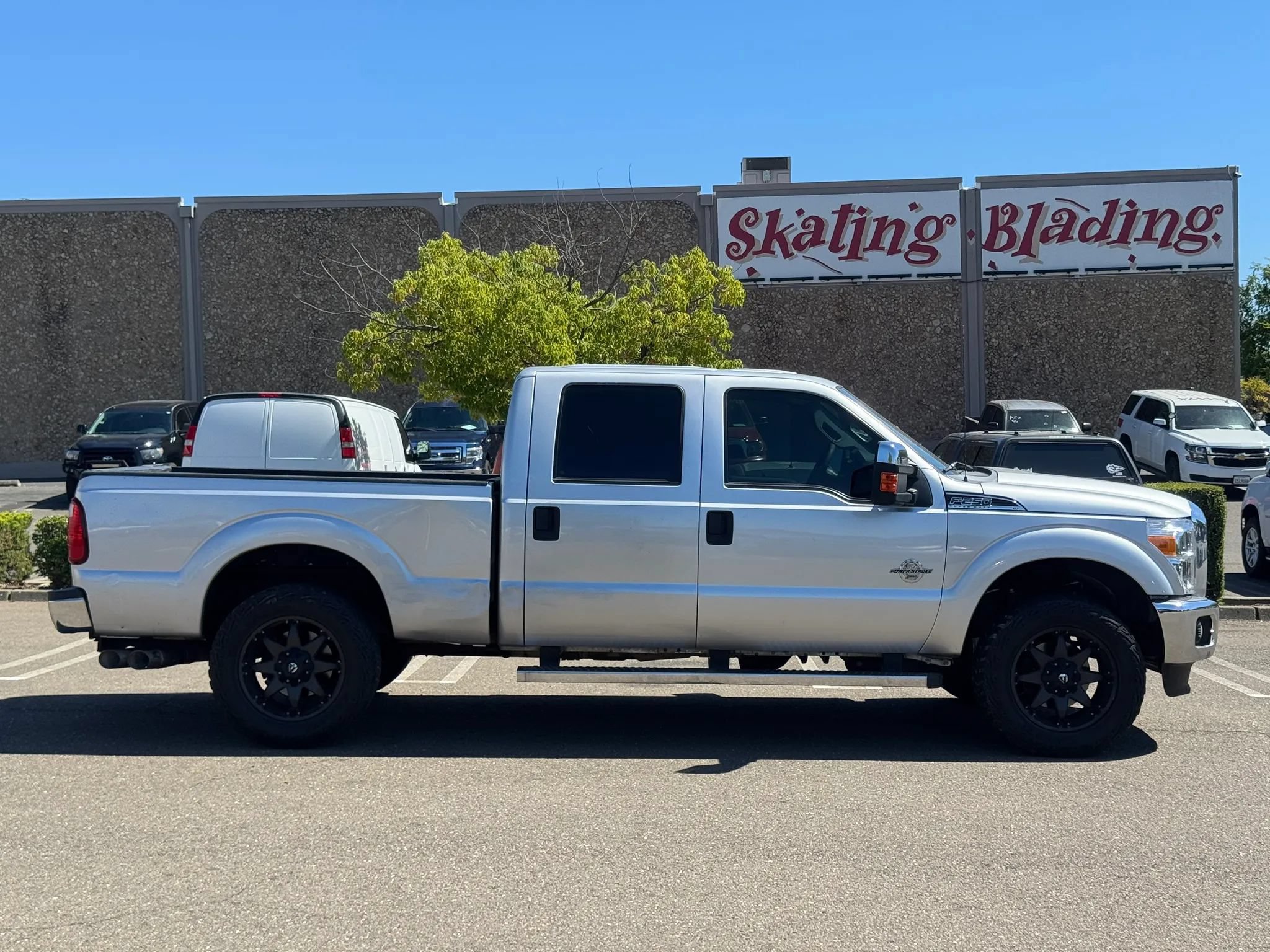 Used 2014 Ford F250 XLT w/ XLT Premium Package AWD/4WD image 2