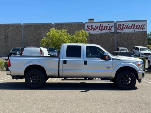 Used 2014 Ford F250 XLT w/ XLT Premium Package AWD/4WD image 2