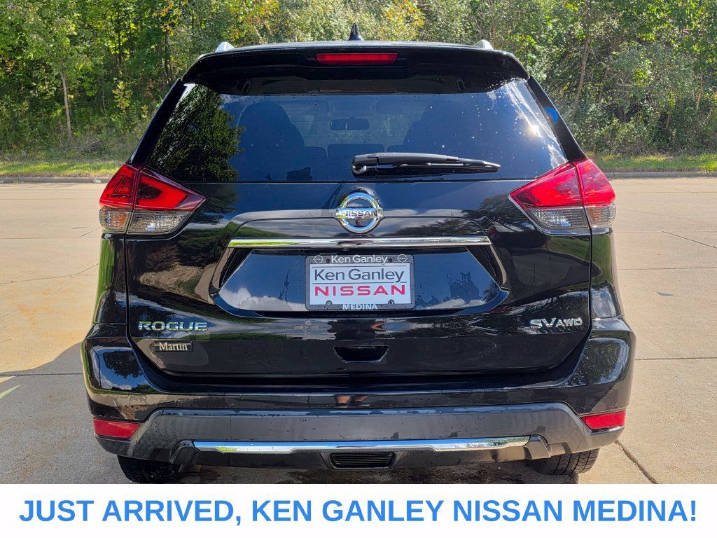 Used 2018 Nissan Rogue SV w/ Premium Package AWD/4WD image 4