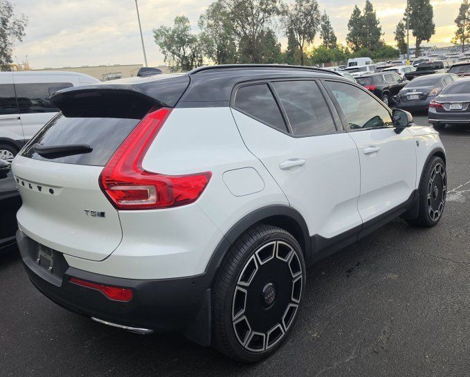 Used 2019 Volvo XC40 T5 R-Design AWD/4WD image 14
