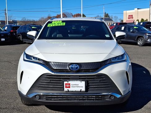 Certified 2022 Toyota Venza XLE image 2