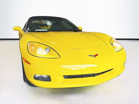 Used 2012 Chevrolet Corvette Convertible w/ 3LT Preferred Equipment Group RWD image 3