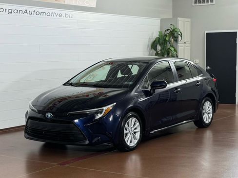 Used 2025 Toyota Corolla LE w/ LE Premium Package FWD image 6