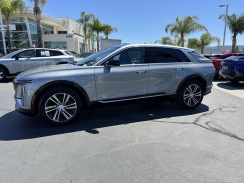 Used 2024 Cadillac Lyriq Luxury w/ LPO, Floor Liner Package RWD image 6
