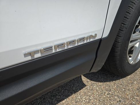 Used 2024 GMC Terrain SLE FWD image 37