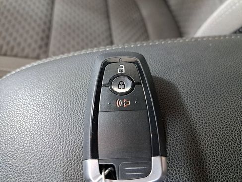 Used 2020 Ford Escape SE image 26