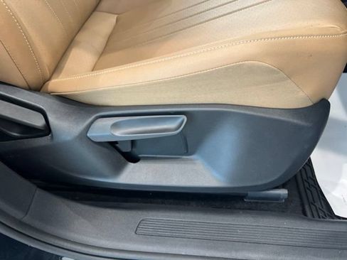 Used 2024 Volkswagen Tiguan SE AWD/4WD image 22