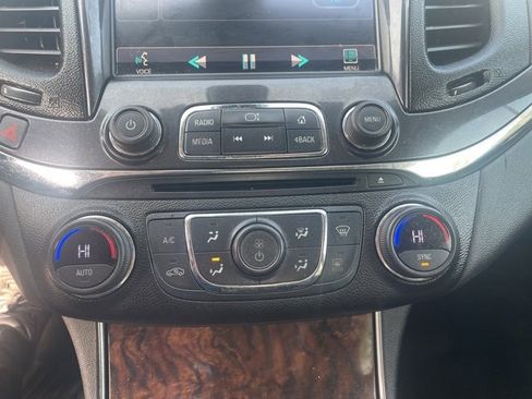 Used 2014 Chevrolet Impala LT w/ Convenience Package image 23