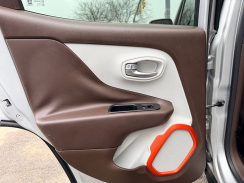 Used 2016 Jeep Renegade Limited image 14