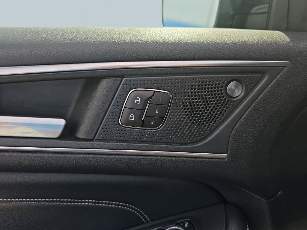 Used 2021 Ford Edge Titanium AWD/4WD image 17