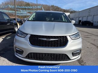 Used 2022 Chrysler Pacifica Touring-L FWD video 2