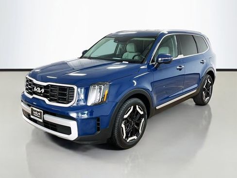 Certified 2023 Kia Telluride S image 3
