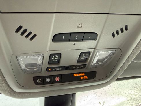 Used 2022 GMC Acadia SLT w/ LPO, Floor Liner Package image 36