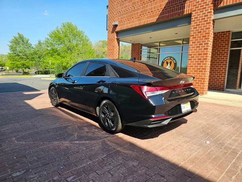 Used 2021 Hyundai Elantra SEL image 3