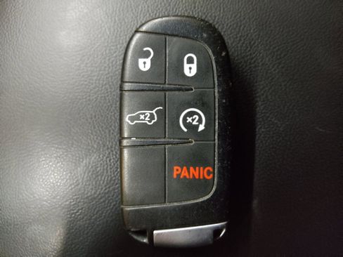 Used 2021 Jeep Grand Cherokee Limited w/ Luxury Group II image 32