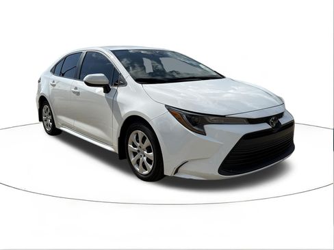 Used 2025 Toyota Corolla LE FWD image 1