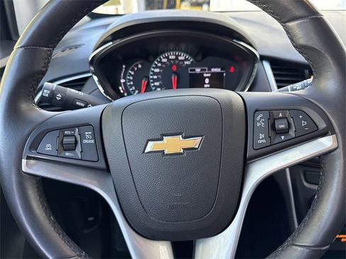 Used 2019 Chevrolet Trax LT w/ LT Convenience Package image 15