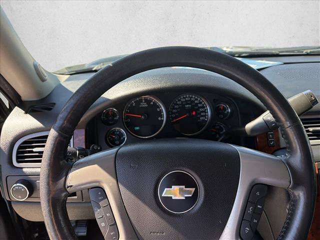 Used 2014 Chevrolet Suburban LTZ RWD image 11