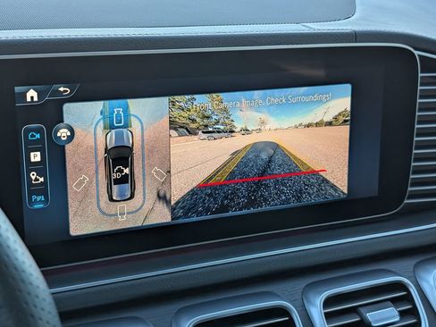 Used 2025 Mercedes-Benz GLS 580 4MATIC image 17