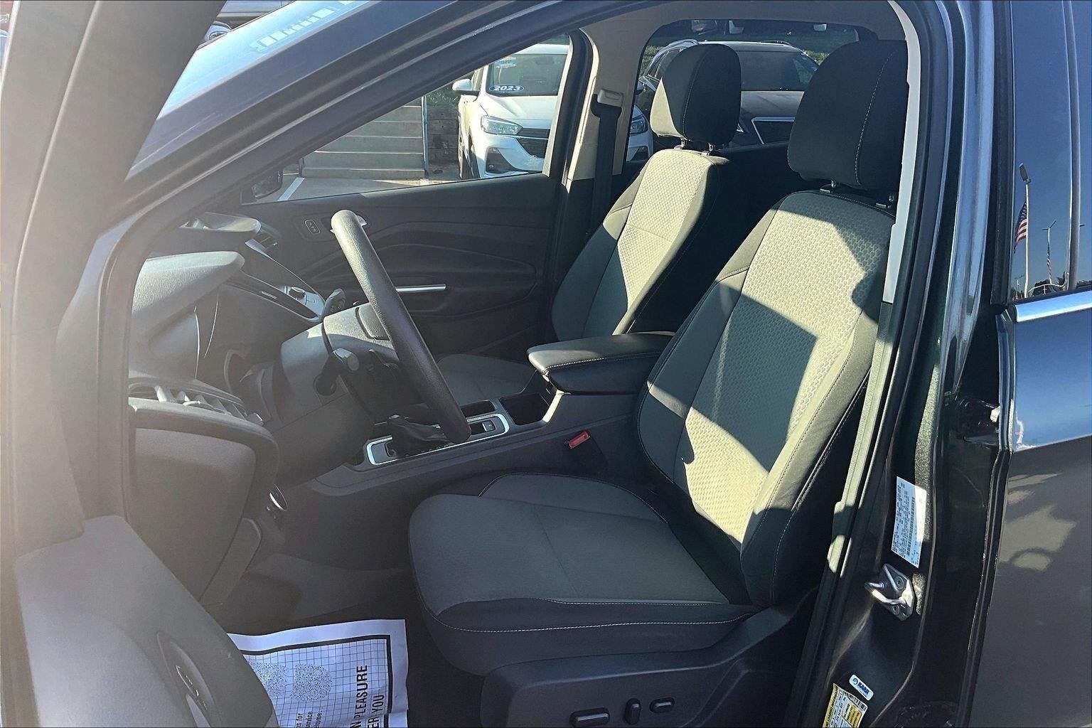 Used 2017 Ford Escape SE w/ Equipment Group 201A AWD/4WD image 21