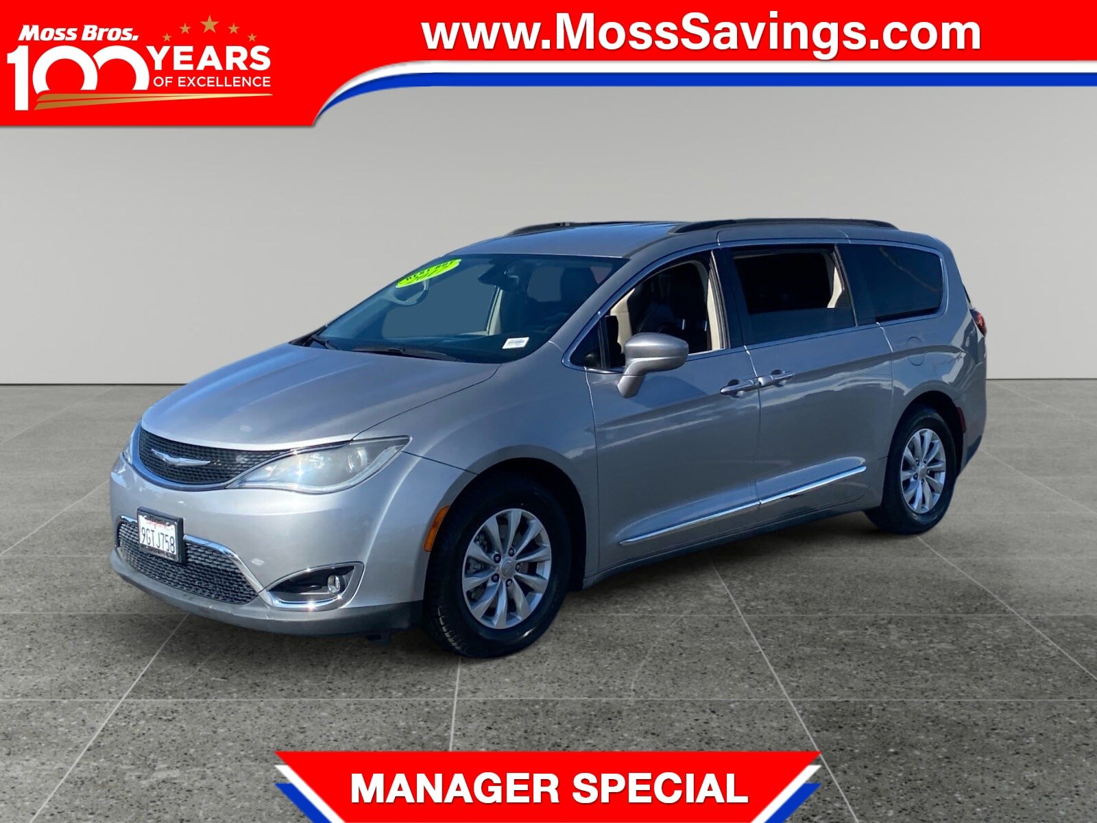Used 2017 Chrysler Pacifica Touring-L FWD image 1