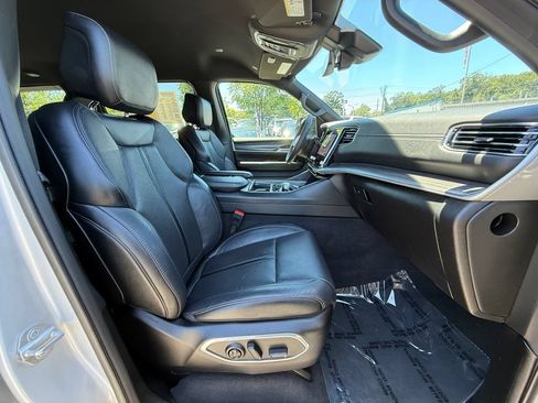 Used 2024 Jeep Wagoneer L Series II w/ Flexible Seating Group RWD image 26