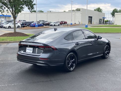 Used 2025 Honda Accord SE image 10