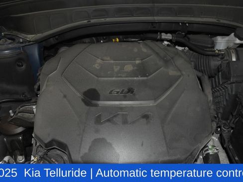 Used 2025 Kia Telluride S FWD image 7