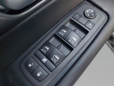 New 2026 Chrysler Pacifica Select FWD image 16