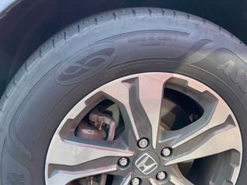 Used 2018 Honda CR-V LX image 3