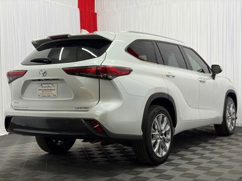 Used 2022 Toyota Highlander Limited FWD image 8
