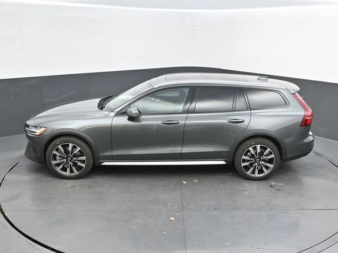 New 2026 Volvo V60 B5 Cross Country Ultra w/ Protection Package Premier AWD/4WD image 23