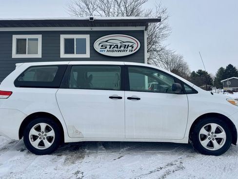 Used 2013 Toyota Sienna L image 1