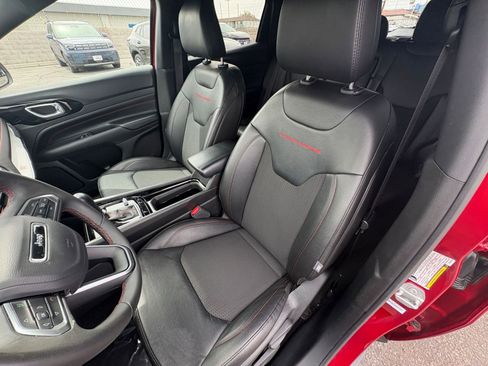 Used 2025 Jeep Compass Trailhawk AWD/4WD image 36