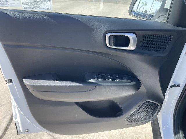 Used 2025 Hyundai Venue SEL FWD image 21